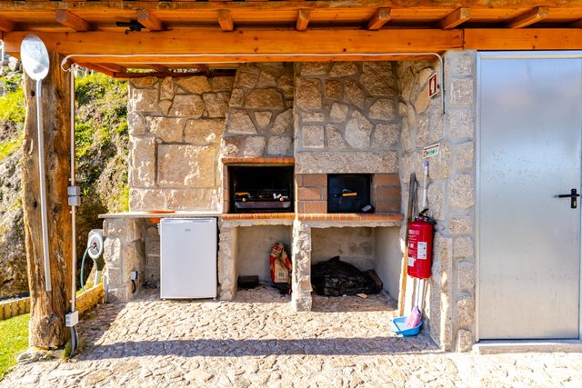 Outdoor barbecue area at Casa do Sol villa, Celorico de Basto