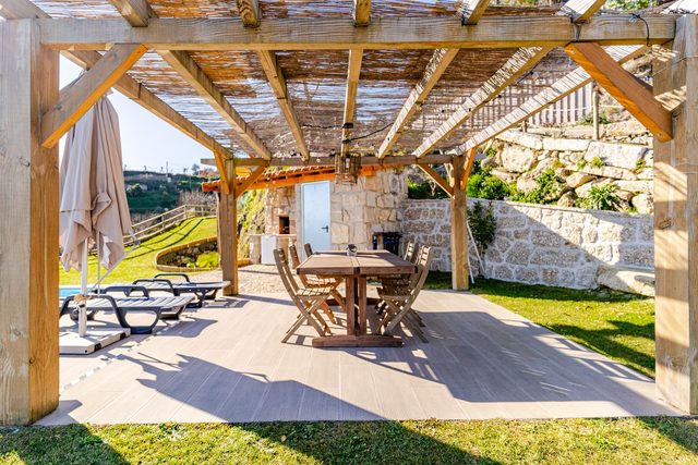 Al fresco outdoor dining area at Casa do Sol, Celorico de Basto
